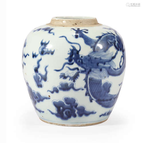 A Blue and White Cloud&Dargon Pattern Porcelain Jar