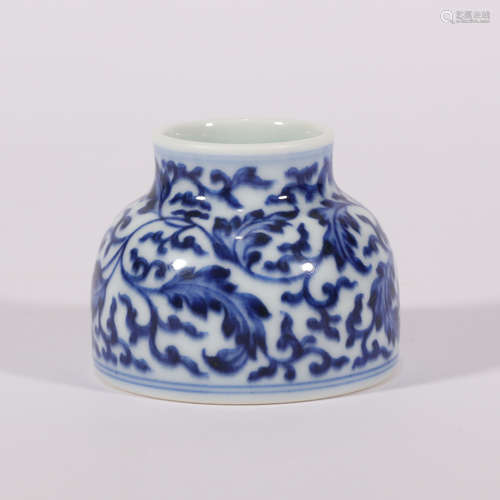 A Blue and White Twining Flowers Pattern Porcelain Water Pot