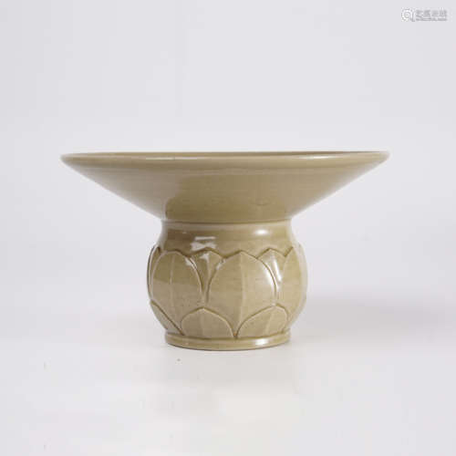 A Yue Kiln Lotus-Petal Pattern Porcelain Slag Bucket