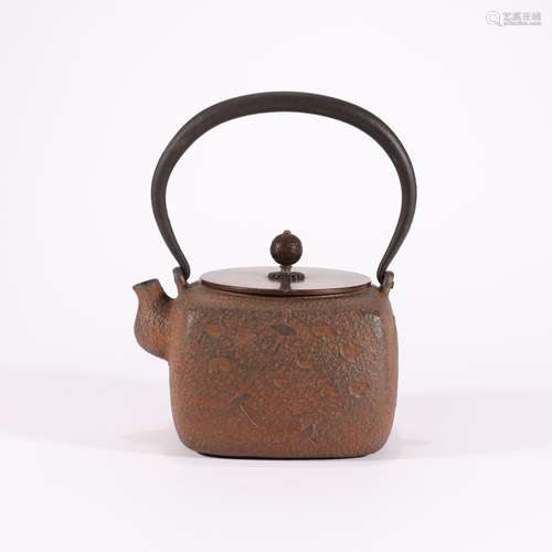 A Square Iron Pot