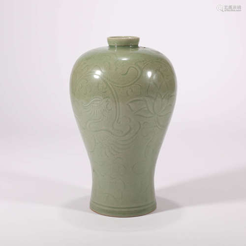 A Yaozhou Kiln Floral Carved Celadon Glaze Porcelain Meiping