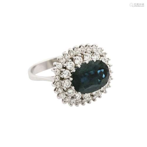 Ring mit Saphir entouriert von Brillanten zus. ca. 1,2 ct,