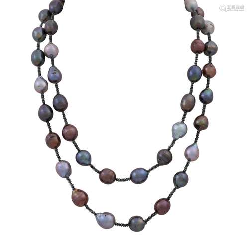 Collier aus Tahitiperlen und schwarzen fac. Diamanten,