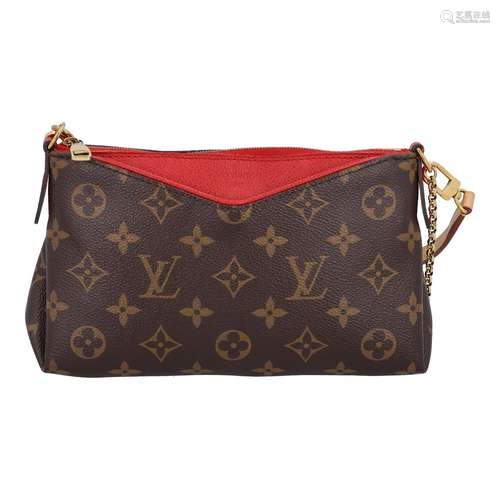 LOUIS VUITTON Pochette 