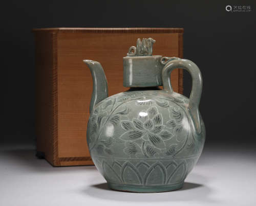Song Dynasty - Celadon Holding Pot