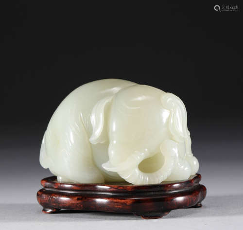 Qing Dynasty - Hetian Jade Elephant Ornaments