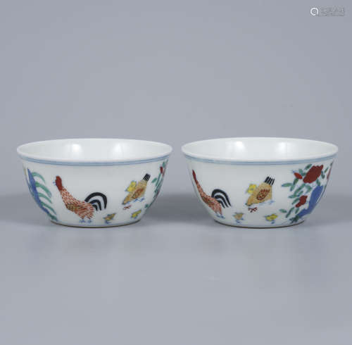 A Pair of Wucai Chicks Bowl