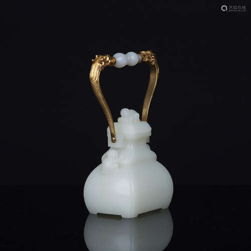 Nephrite Ewer with Gilt Handle