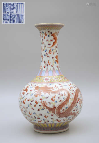 Qianlong Enamel Dragon and Phoenix Globular Vase