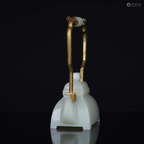 Nephrite Ewer with Gilt Handle