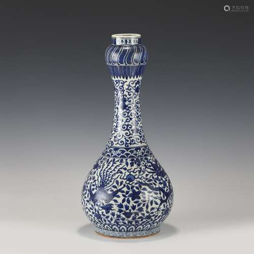 MING WANLI BLUE AND WHITE GARLIC BOTTLE