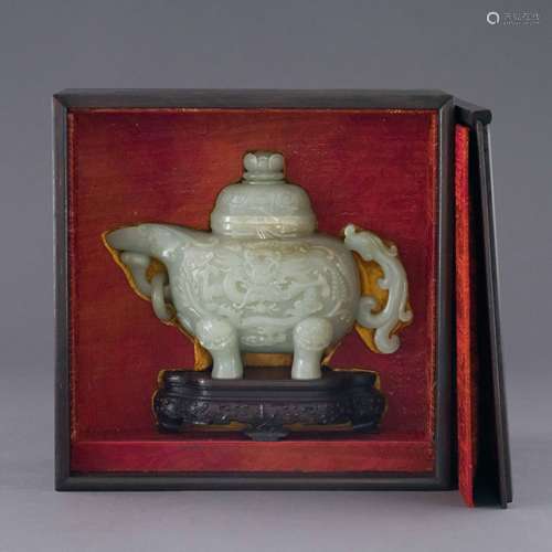 JADE LIDDED CENSER IN PROTECTIVE BOX