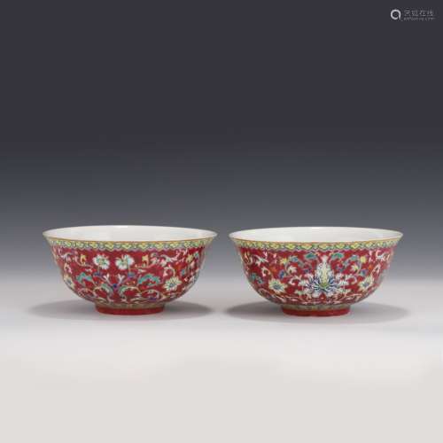 PAIR OF FAMILLE ROSE FLORAL ON RUBY RED BOWLS
