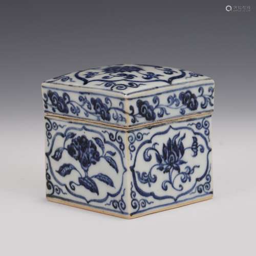 MING BLUE & WHITE FLORAL LIDDED BOX