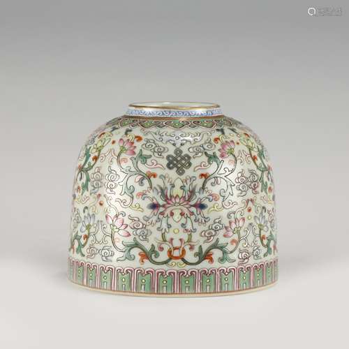 QING FAMILLE ROSE WATER POT