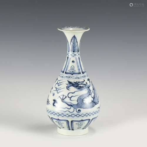 YUAN BLUE AND WHITE DRAGON SPRING BOTTLE