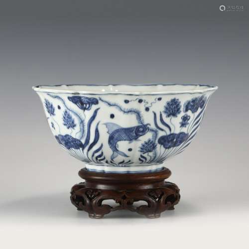 MING XUANDE BLUE AND WHITE BOWL ON STAND