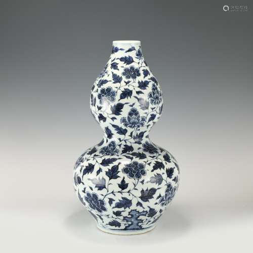 YUAN BLUE AND WHITE GOURD BOTTLE