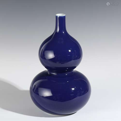 QIANLONG JI BLUE GLAZED GROUD BOTTLE VASE