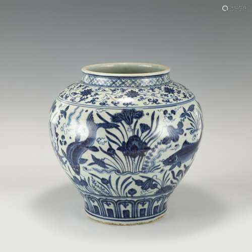 MING BLUE AND WHITE FISH & POND JAR
