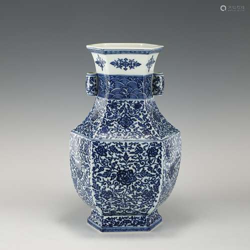 QING QIANLONG BLUE AND WHITE SIX SQUARE ZUN VASE