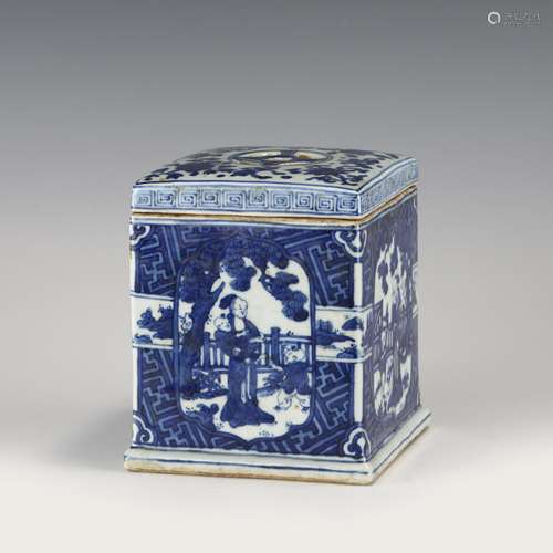 MING JIAJING BLUE AND WHITE LIDDED BOX