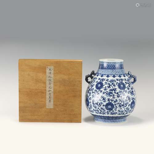 QING QIANLONG BLUE AND WHITE AMPHORA ZUN