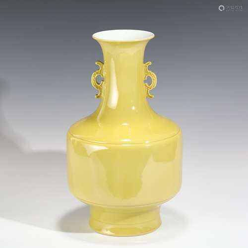 QIANLONG YELLOW GLAZED PORCELAIN VASE