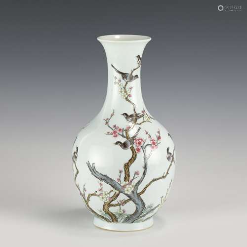 QING DAOGUANG FAMILLE ROSE MAGPIE & PLUM VASE