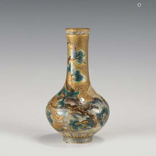 QING DAOGUANG GILT FAMILLE ROSE BOTTLE VASE