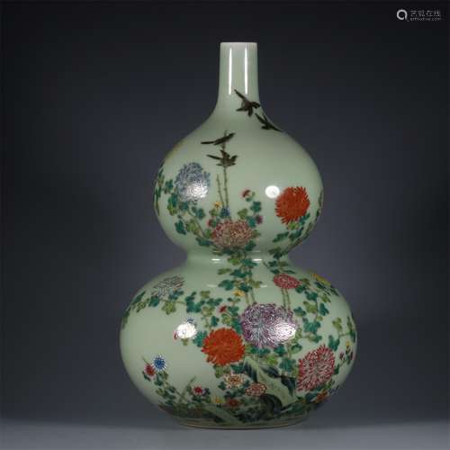 A Chinese Famille Rose Porcelain Gourd Shaped Vase