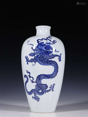 A Chinese Blue and White Porcelain Vase with Dragon