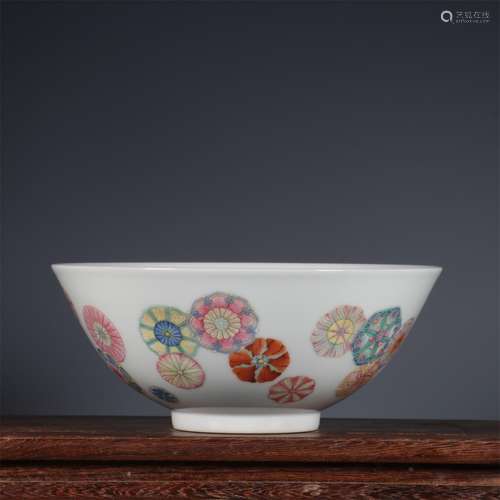 A Chinese Famille Rose Porcelain Flower Bowl