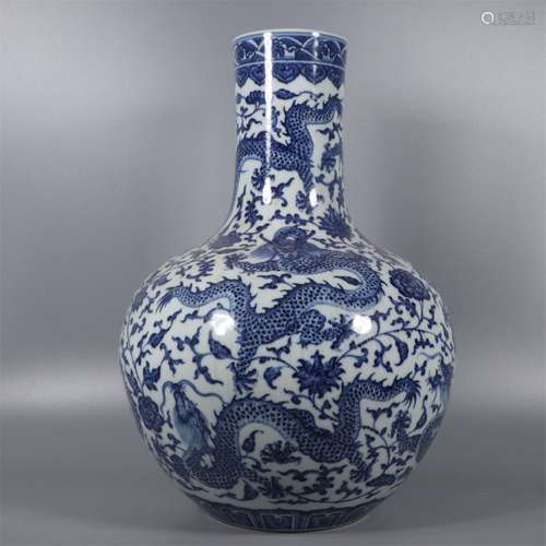 A Chinese Blue and White Porcelain Globular Vase