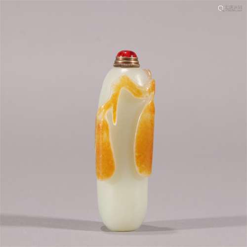 A Chinese Carved Jade Snuff Bottle