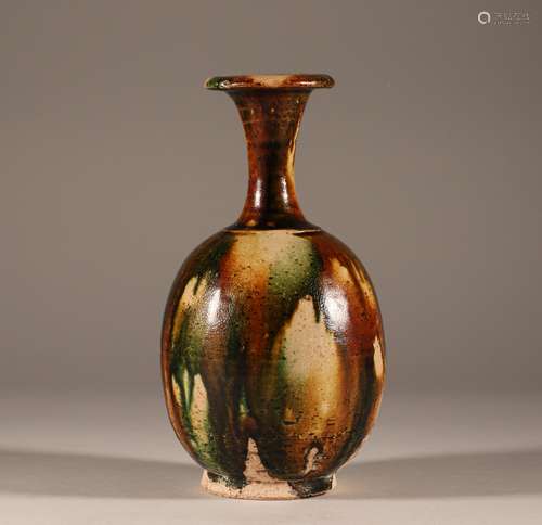 Three color bottle of Tang Dynasty