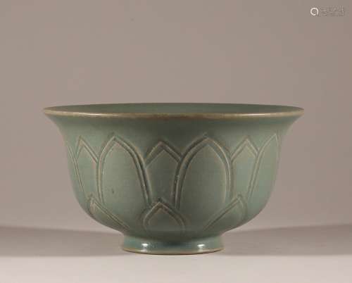 Ru kiln bowl in Song Dynasty