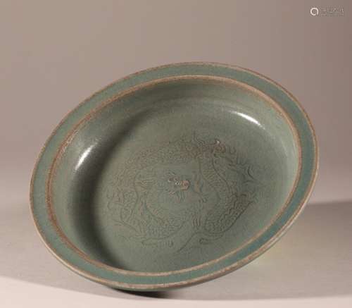 Dragon pattern plate of Ru kiln in Song Dynasty