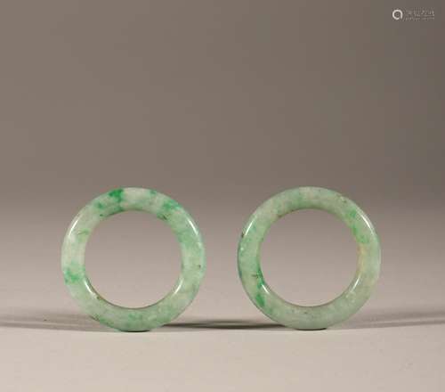 A pair of jade rings in the Qing Dynasty