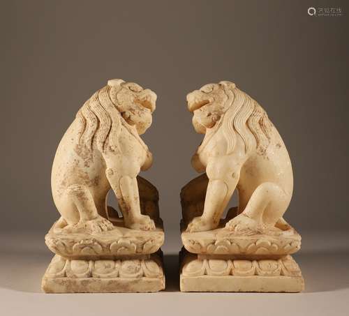 A pair of stone lions in the Han Dynasty