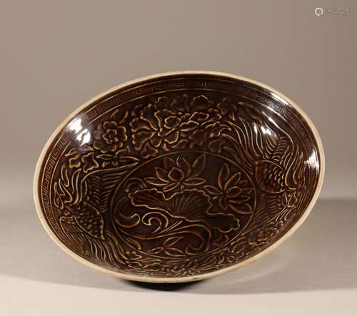 Sauce glaze carved flower plate of Song Dynasty