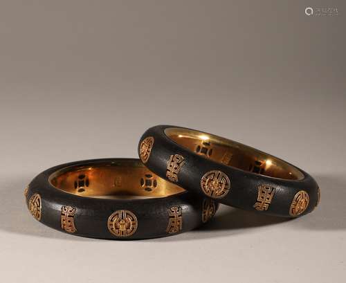 A pair of aloes bracelets in Qing Dynasty