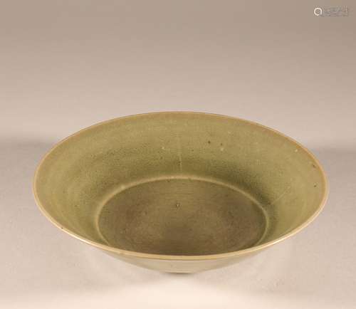 Yue Kiln green glaze plate in Song Dynasty