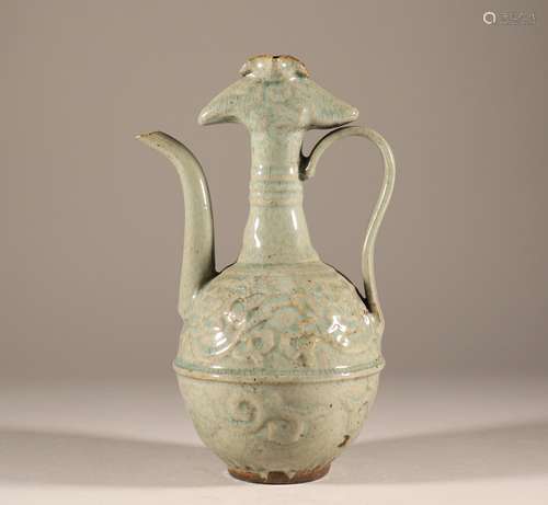 Song Dynasty Ru kiln chicken crown holding pot