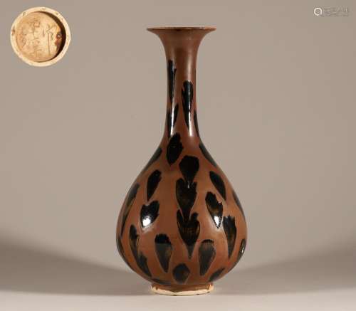 Song Dynasty sauce glaze spotted flower long neck bottle