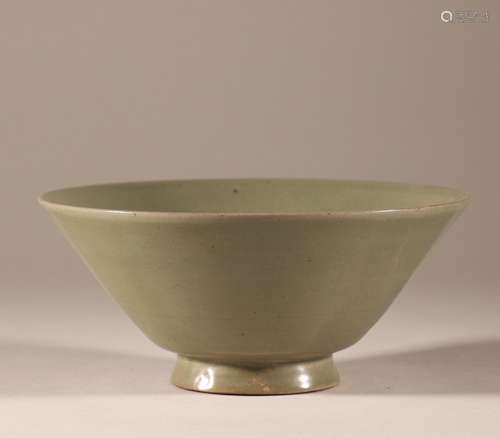 Qing glazed bowl of Yue Kiln in Song Dynasty