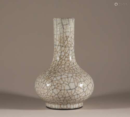 Ge Yao long necked bottle in Qing Dynasty