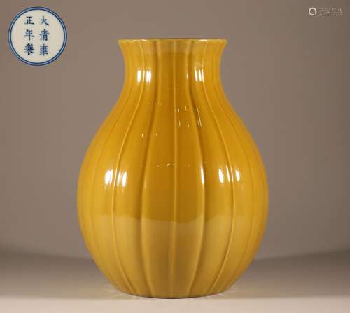 Yellow glazed bottle made in Yongzheng year of the Qing Dyna...