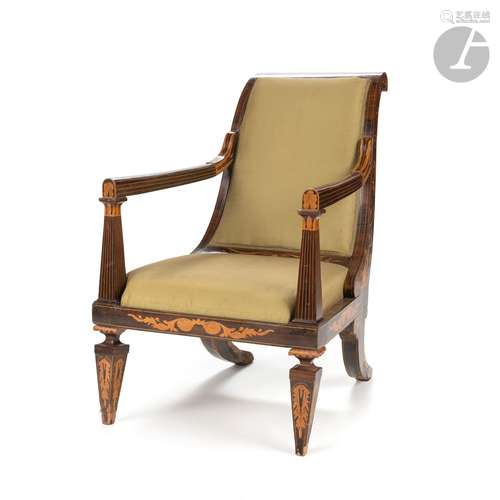 Grand fauteuil à châssis en marqueterie de bois clair sur fo...