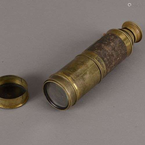 Lunette télecsopique en laiton et cuir, milieu XIXème siècle...